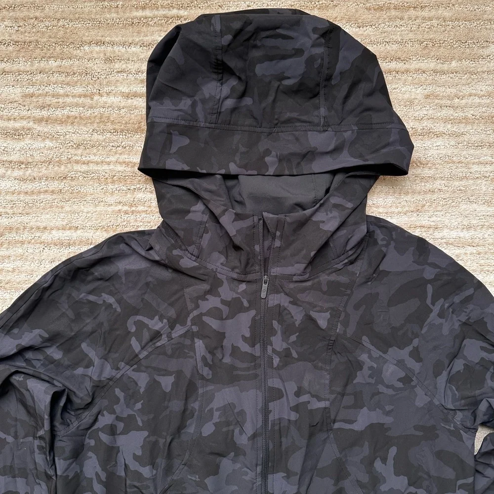 Like New: Lululemon Pack It Up Hooded Jacket Incognito Camo Multi Grey Size 10
